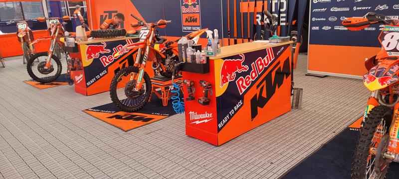 Dominancia techniky KTM v priamom prenose od OKR Moto